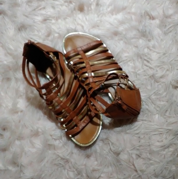 Forever 21  Brown and gold strap sandals - Picture 1 of 6